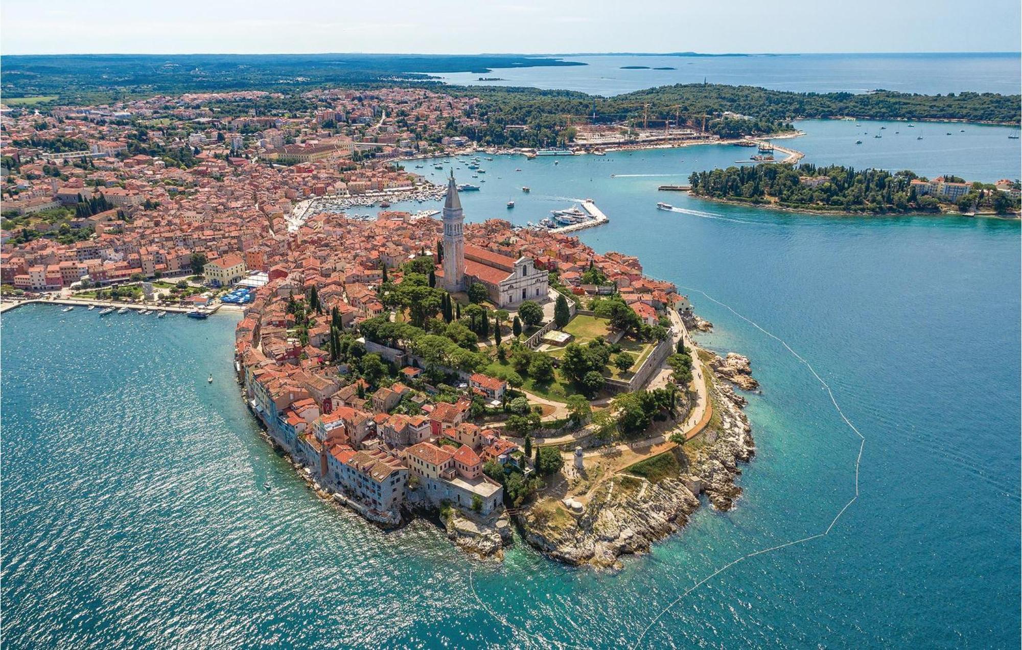 2 Bedroom Amazing In Hébergement de vacances *